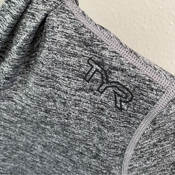 TYR | unisex heather gray long sleeve performance hoodie shirt - NWT - Picture 2 of 5